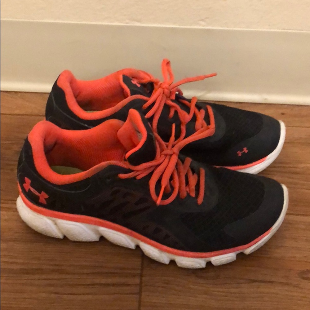 Size 7 women’s under armor shoes